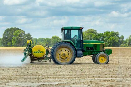 Chlorothalonil - Pollution de l'eau du Pays de l'Or tracteur pesticide